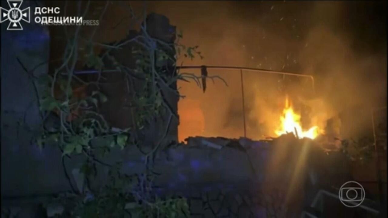 Putin está brincando com fogo, diz Trump