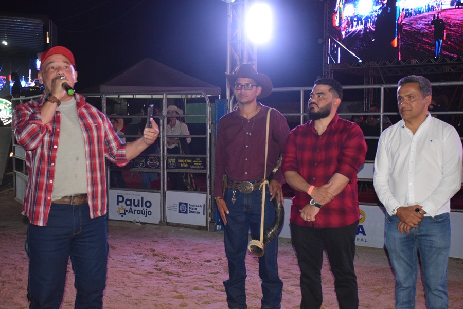 Vereadores participam da abertura da 17ª Expovale Festa do Peão em Peixoto de Azevedo
