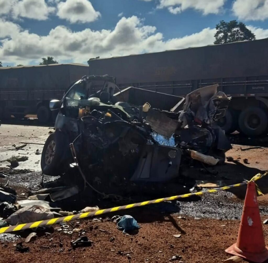 Motorista de camionete morre em acidente contra carreta em Itauba